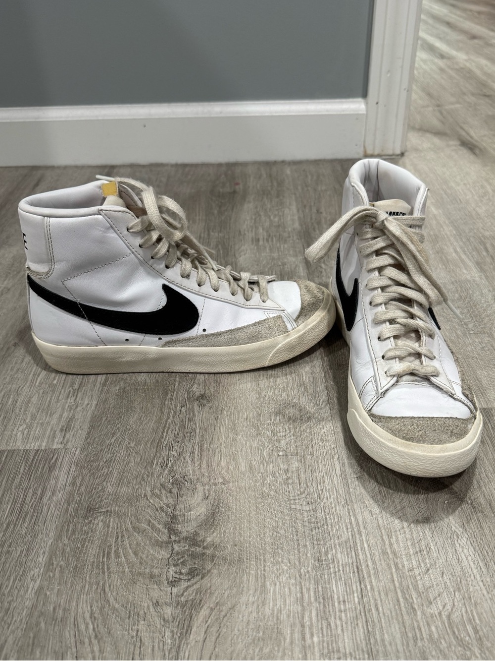 Nike Blazer Mid '77 Vintage Sneakers Women’s Size 7 - Picture 1 of 9